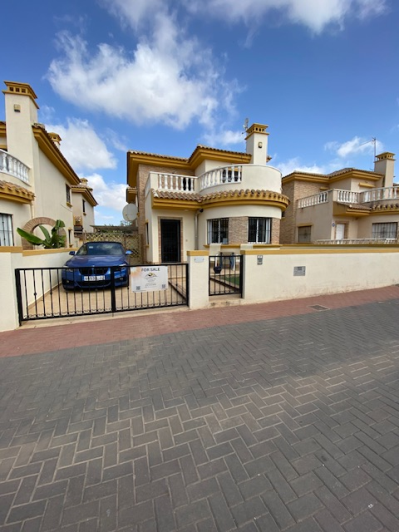 Image No.1-3 Bed Villa / Detached for sale