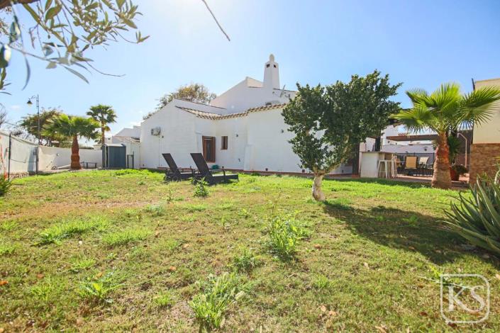 Image No.1-4 Bed Villa / Detached for sale