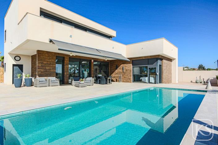 Image No.1-4 Bed Villa for sale