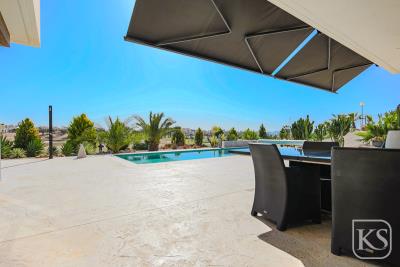 beautiful-modern-4-bedroom-villa-on-Hacienda-del-Alamo-5