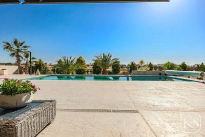 beautiful-modern-4-bedroom-villa-on-Hacienda-del-Alamo-6
