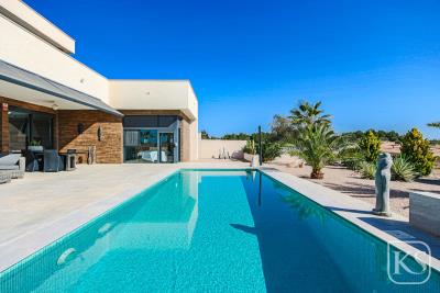 beautiful-modern-4-bedroom-villa-on-Hacienda-del-Alamo-8
