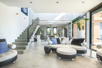 beautiful-modern-4-bedroom-villa-on-Hacienda-del-Alamo-16