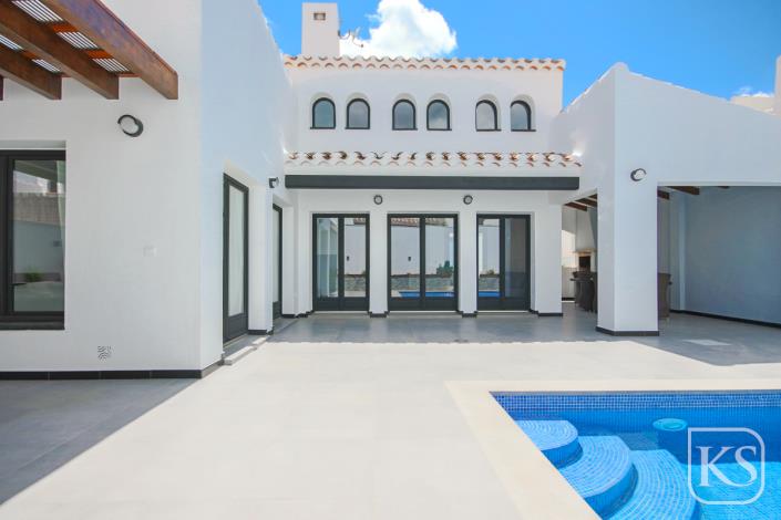 Image No.1-3 Bed Villa / Detached for sale