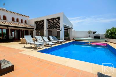 luxury-4-bed-extended-Algaba-villa-on-El-Valle-Golf-Resort-8