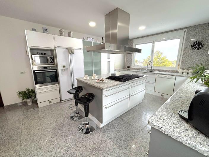 Image No.8-5 Bed House/Villa for sale