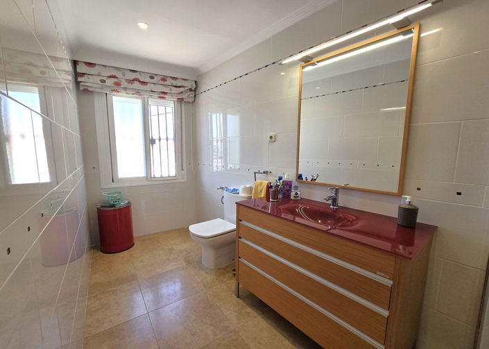 Image No.9-3 Bed Semi-Detached for sale