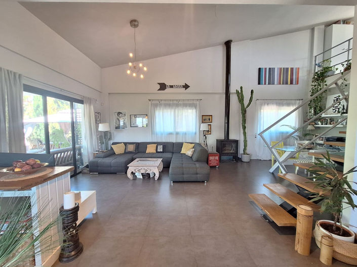 Image No.12-3 Bed Property for sale