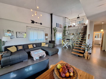 13-5fd73dea700db77384c091ca9818b1a9