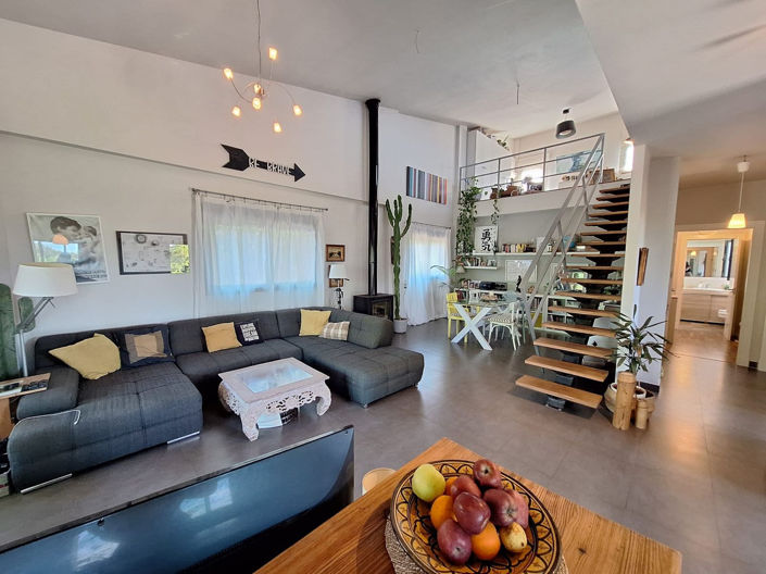 Image No.14-3 Bed Property for sale