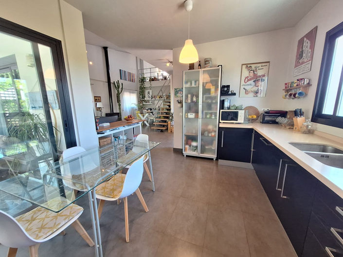 Image No.17-3 Bed Property for sale