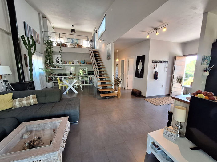 Image No.17-3 Bed Property for sale