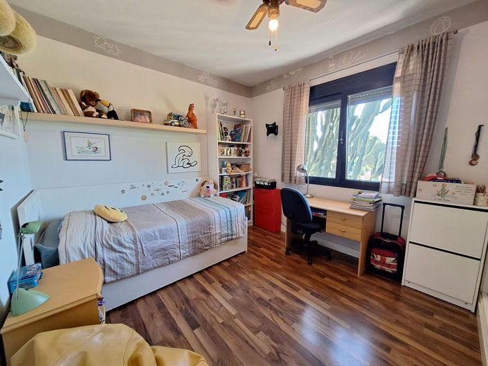 Image No.26-3 Bed Property for sale