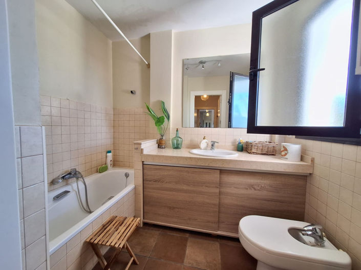 Image No.32-3 Bed Property for sale