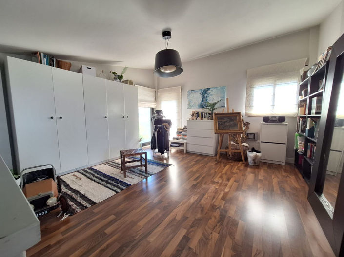 Image No.37-3 Bed Property for sale