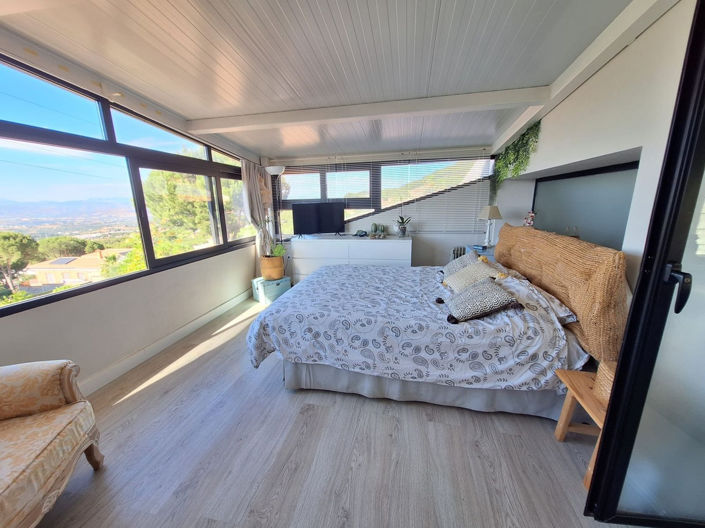 Image No.39-3 Bed Property for sale