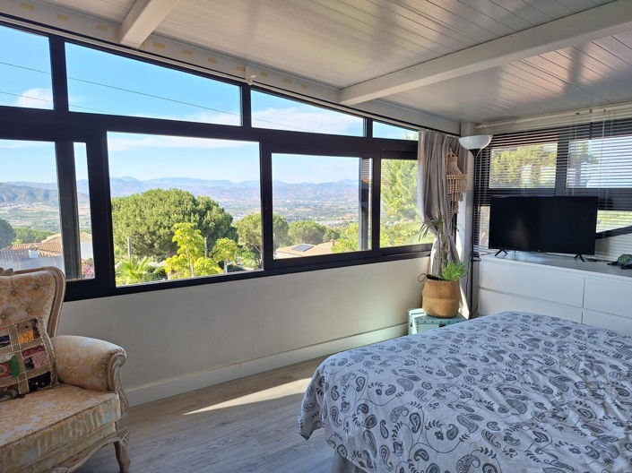 Image No.40-3 Bed Property for sale