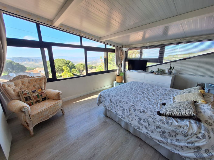 Image No.41-3 Bed Property for sale