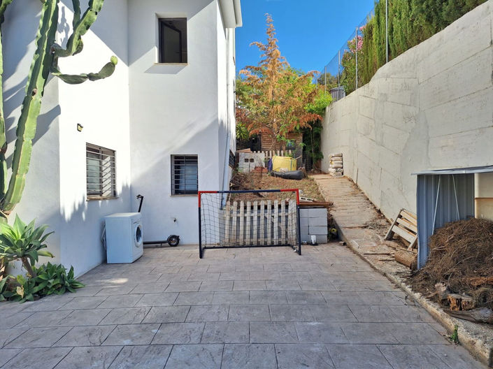 Image No.8-3 Bed Property for sale