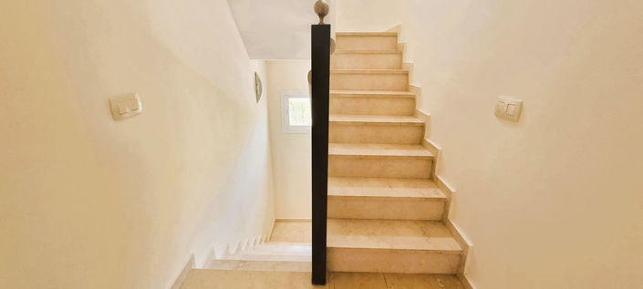 Image No.15-4 Bed Property for sale