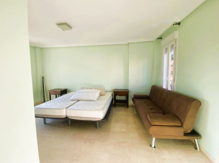 Image No.16-4 Bed Property for sale