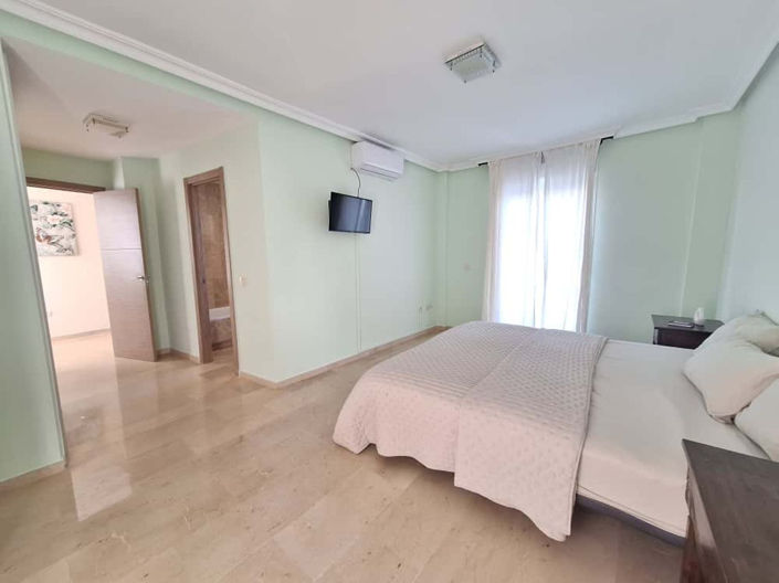 Image No.19-4 Bed Property for sale