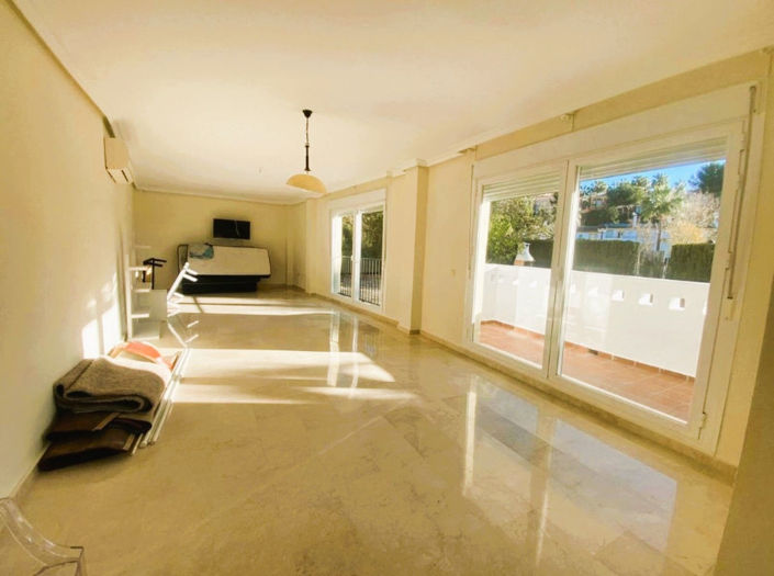 Image No.25-4 Bed Property for sale