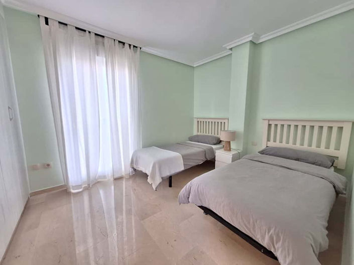 Image No.27-4 Bed Property for sale