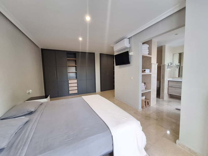 Image No.32-4 Bed Property for sale