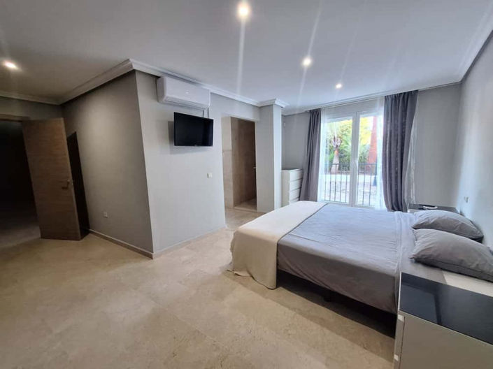 Image No.37-4 Bed Property for sale