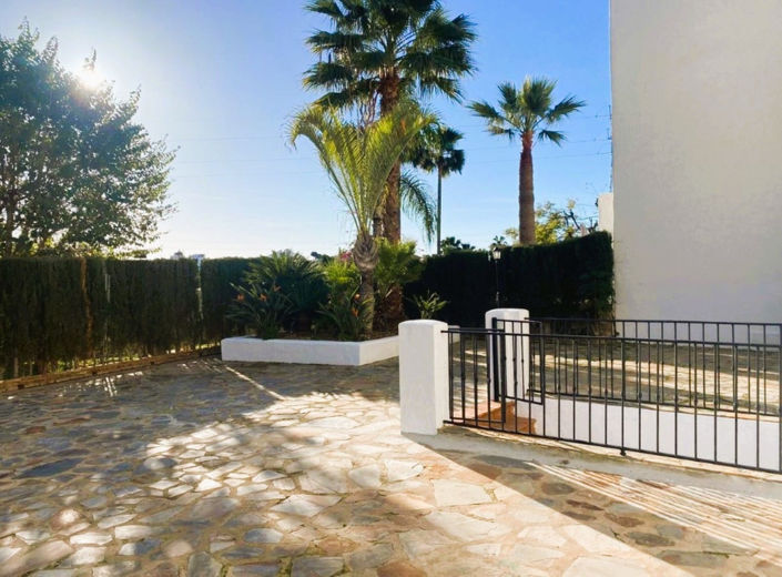 Image No.44-4 Bed Property for sale