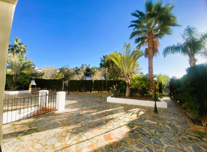 Image No.48-4 Bed Property for sale