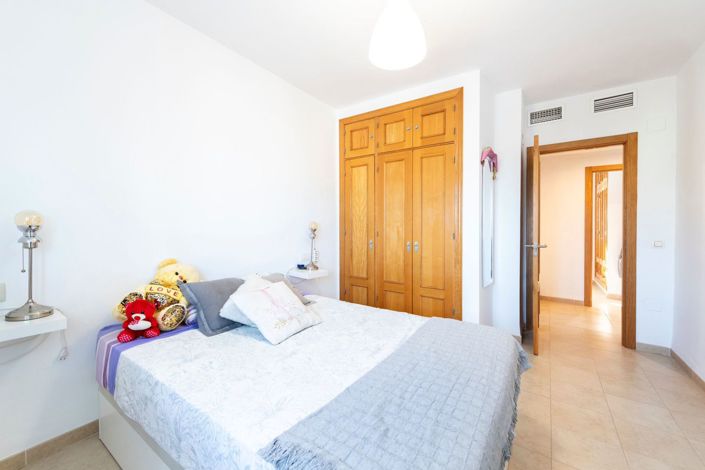 Image No.13-6 Bed Property for sale