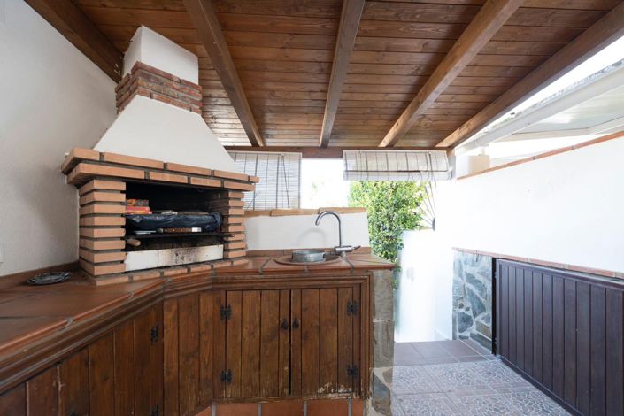 Image No.19-6 Bed Property for sale