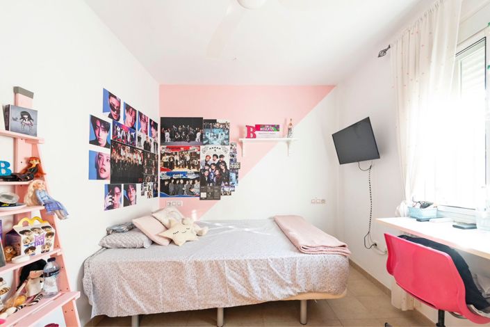 Image No.20-6 Bed Property for sale