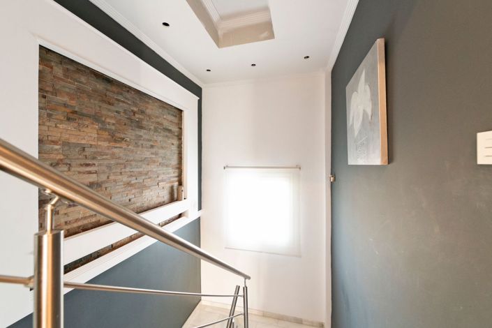 Image No.24-6 Bed Property for sale