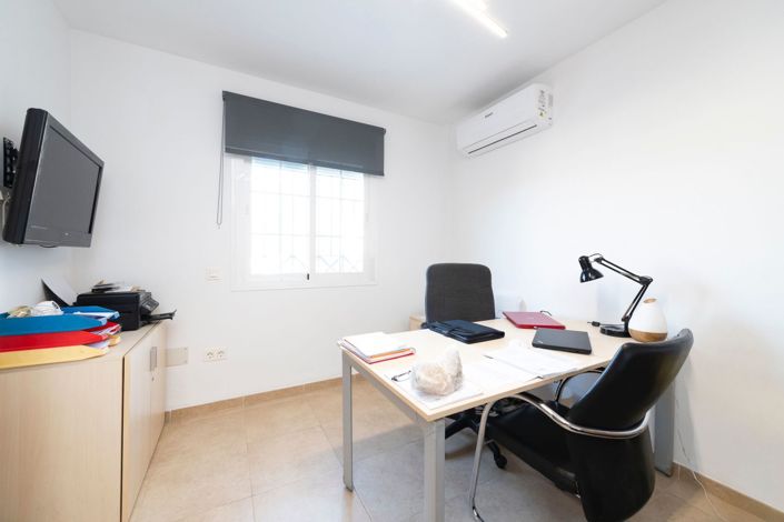 Image No.27-6 Bed Property for sale