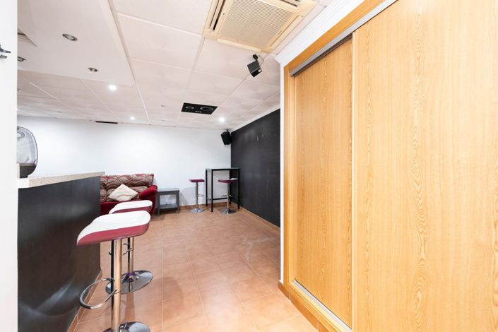 Image No.30-6 Bed Property for sale