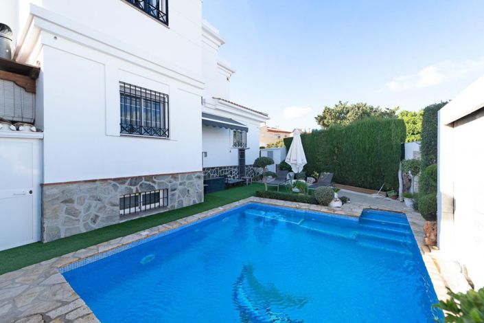 Image No.31-6 Bed Property for sale