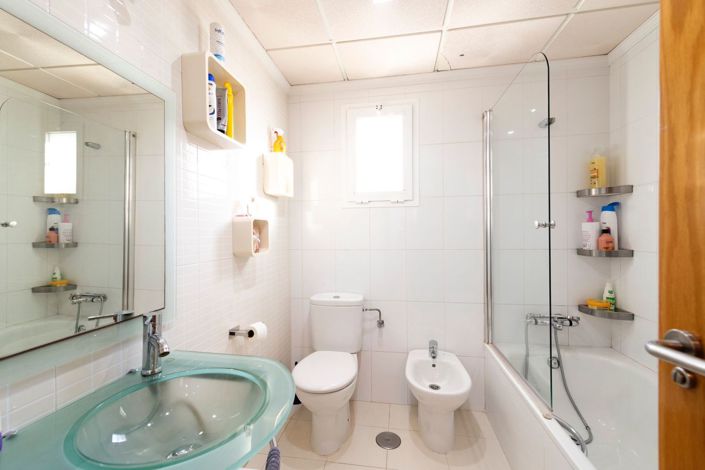 Image No.35-6 Bed Property for sale