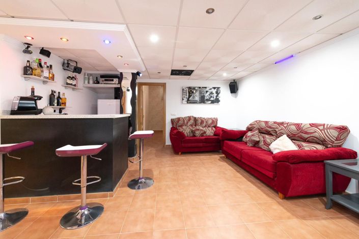 Image No.38-6 Bed Property for sale