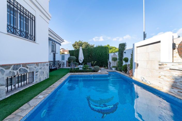 Image No.43-6 Bed Property for sale