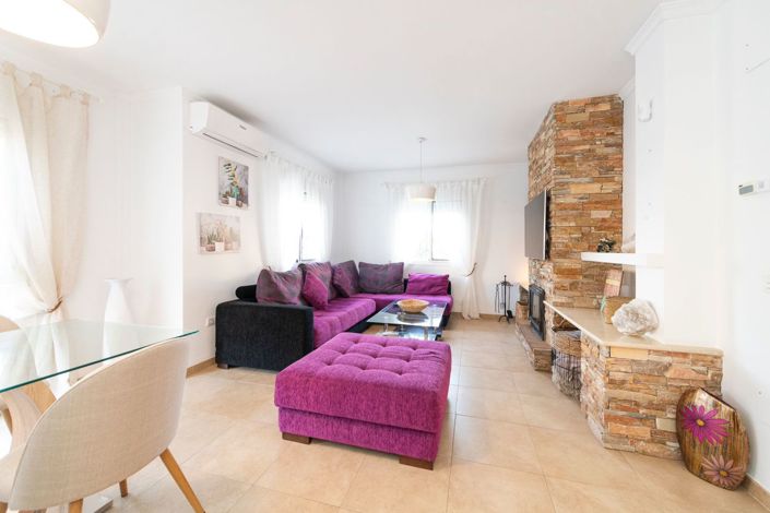 Image No.6-6 Bed Property for sale