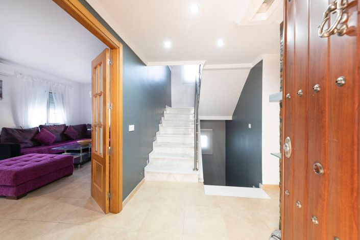 Image No.8-6 Bed Property for sale