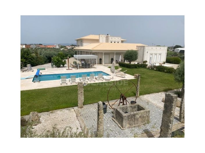 Image No.1-5 Bed House for sale