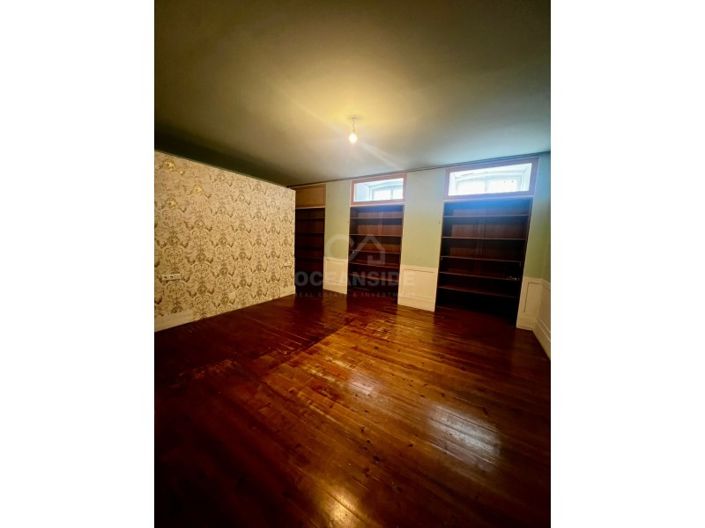 Image No.10-6 Bed Apartment for sale