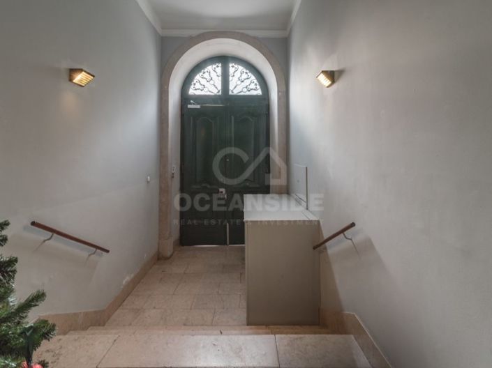 Image No.17-6 Bed Apartment for sale