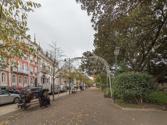 Image No.21-6 Bed Apartment for sale