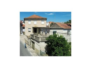 1 - Fundão, House