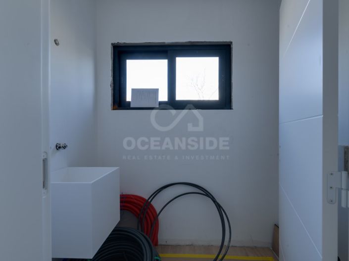 Image No.8-4 Bed House for sale